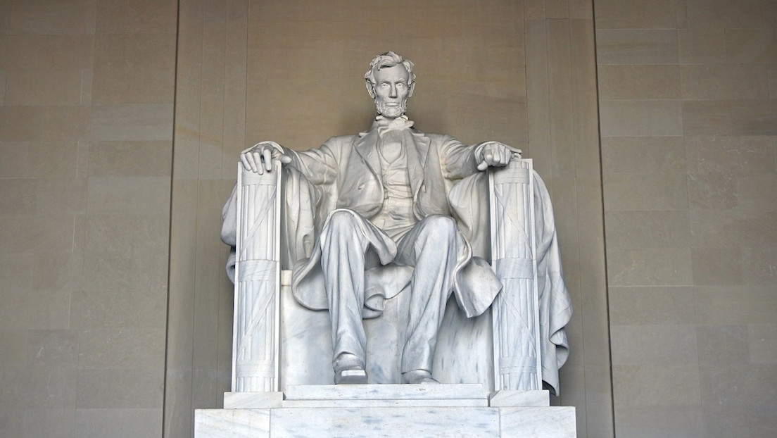 Abraham Lincoln statue