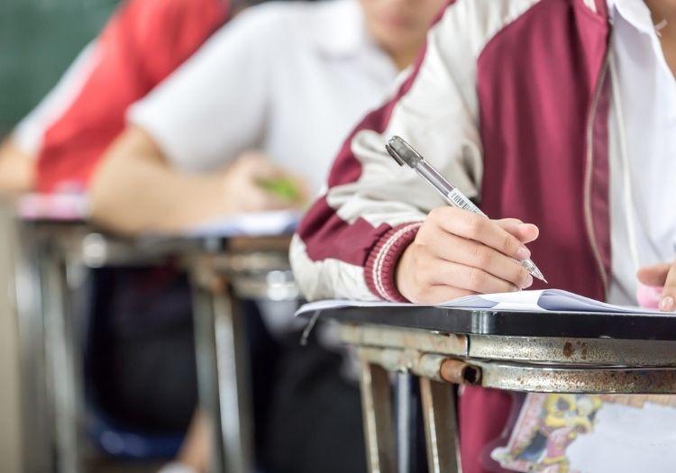 Pelajar internasional yang ingin masuk universitas Jepang terkadang juga diminta mengikuti ujian masuk. Namun tingkat kesulitan ujian untuk pelajar internasional umumnya lebih rendah dibanding ujian untuk pelajar Jepang. - Hotcourses Indonesia