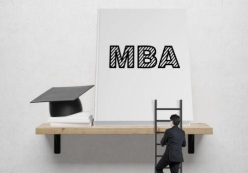 Program MBA memberikan mahasiswanya kesempatan untuk melakukan 3 hal: naik jabatan, meningkatkan gaji, dan berganti industri. - Hotcourses Indonesia