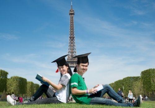 Para pelajar internasional yang lulus dari institusi pendidikan tinggi di Prancis memiliki banyak kesempatan untuk tinggal & bekerja di Prancis - Hotcourses Indonesia