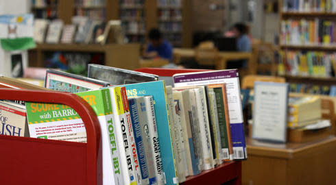 معلومات حول اختبار التوفل للغة الإنجليـزية ، وأقسامه وتكاليفـه