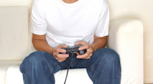 Lí lẽ vui vui của những du học sinh mê game trực tuyến