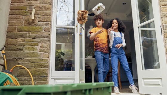 kids-throwing-rubbish