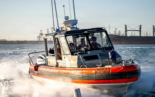 Coast Guard Station Los Angeles-Long Beach conducts non-complaint vessel pursuit training
