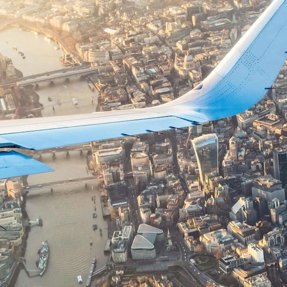 plane wind over London