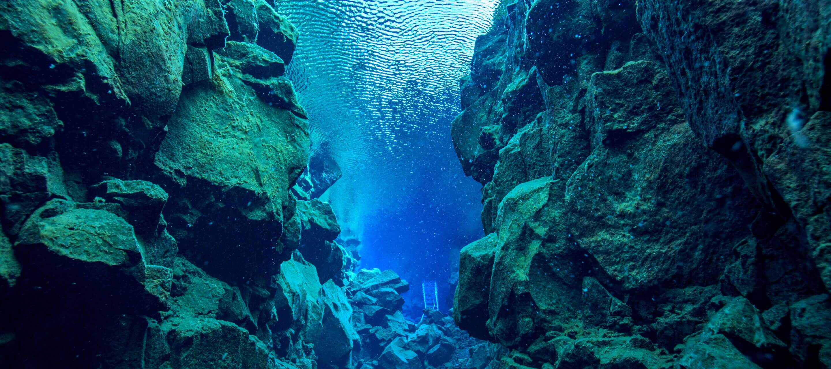 Underwater ravine 