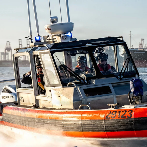 Coast Guard Station Los Angeles-Long Beach conducts non-complaint vessel pursuit training