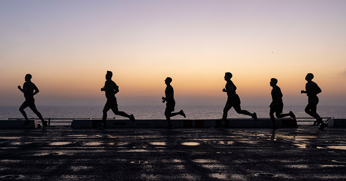 silhouettes of people running 