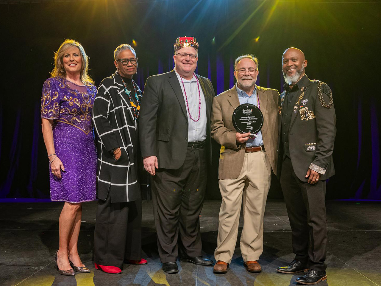 GDIT employees receiving award