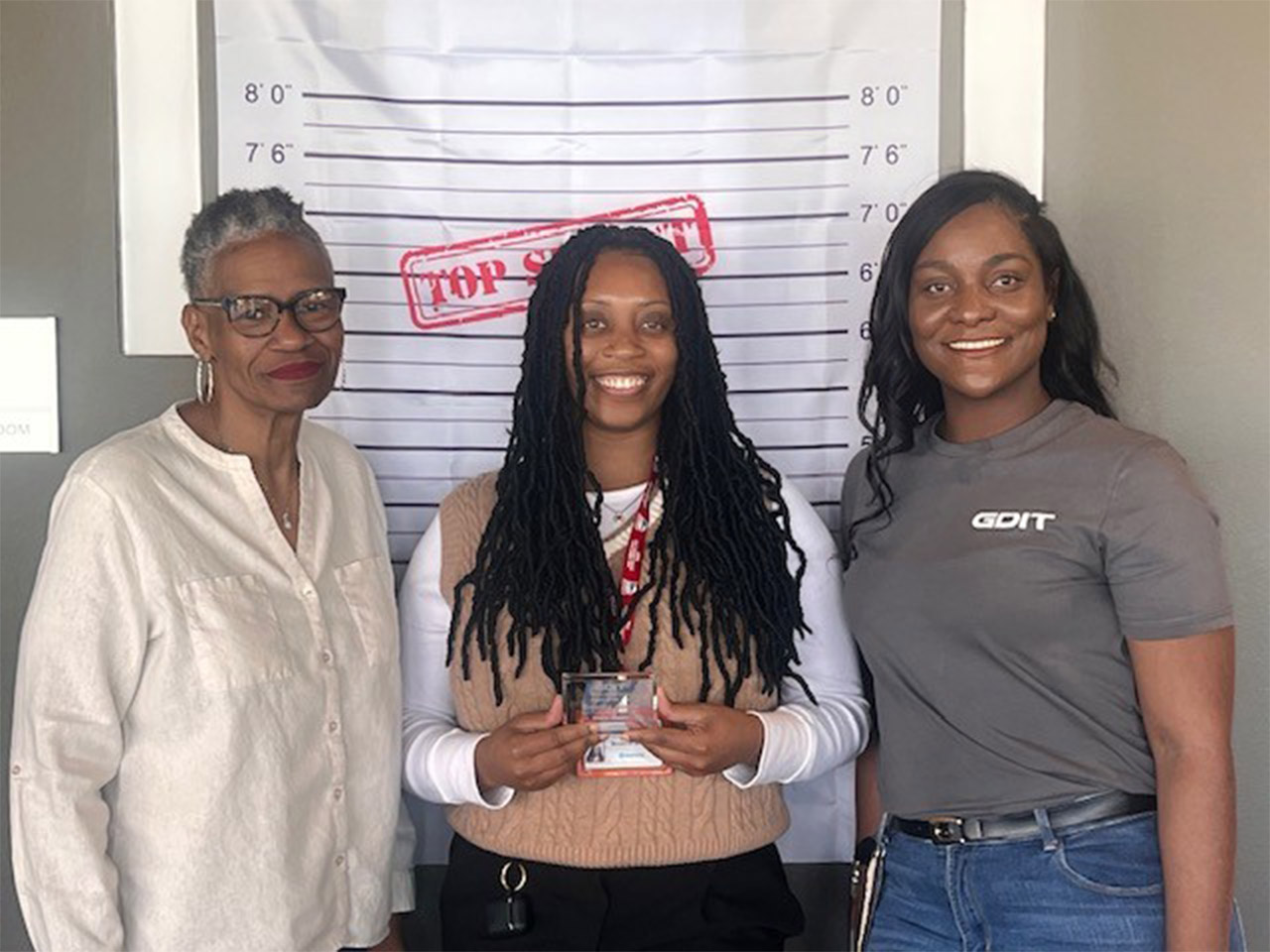 GDIT employees receiving award 