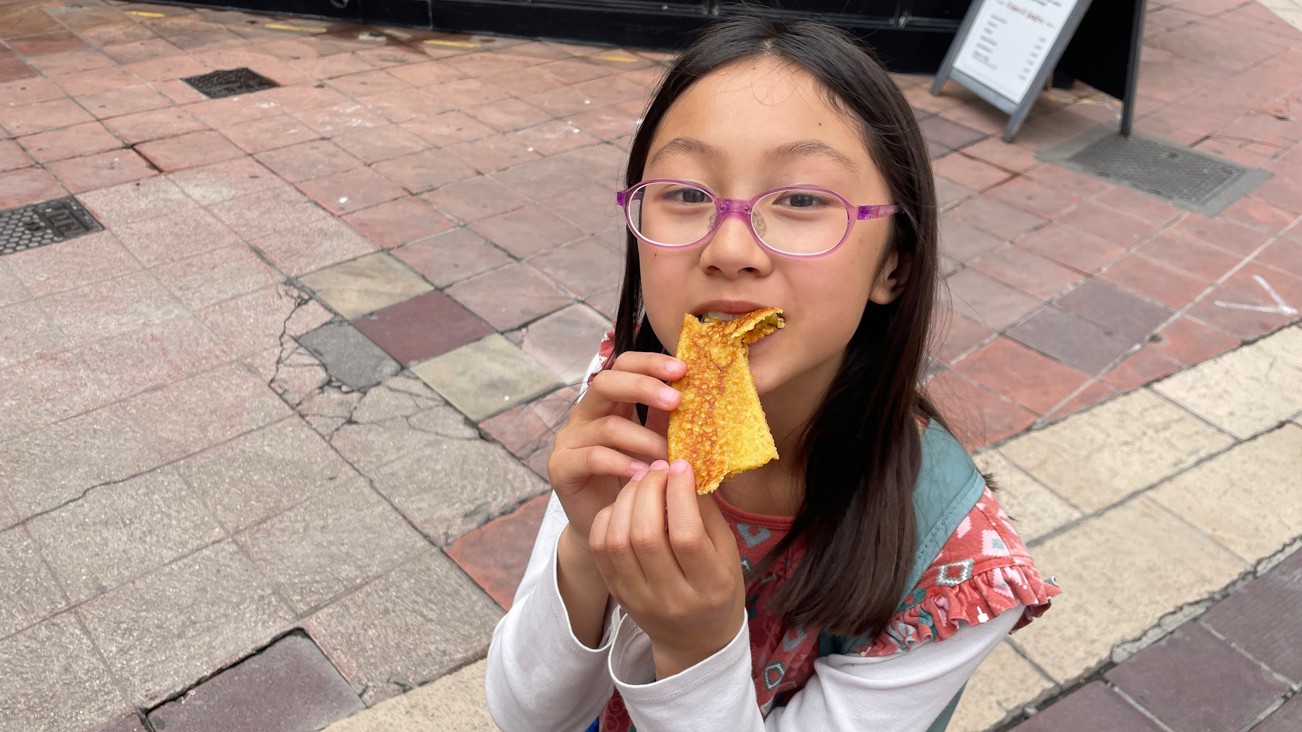nice yan eating socca