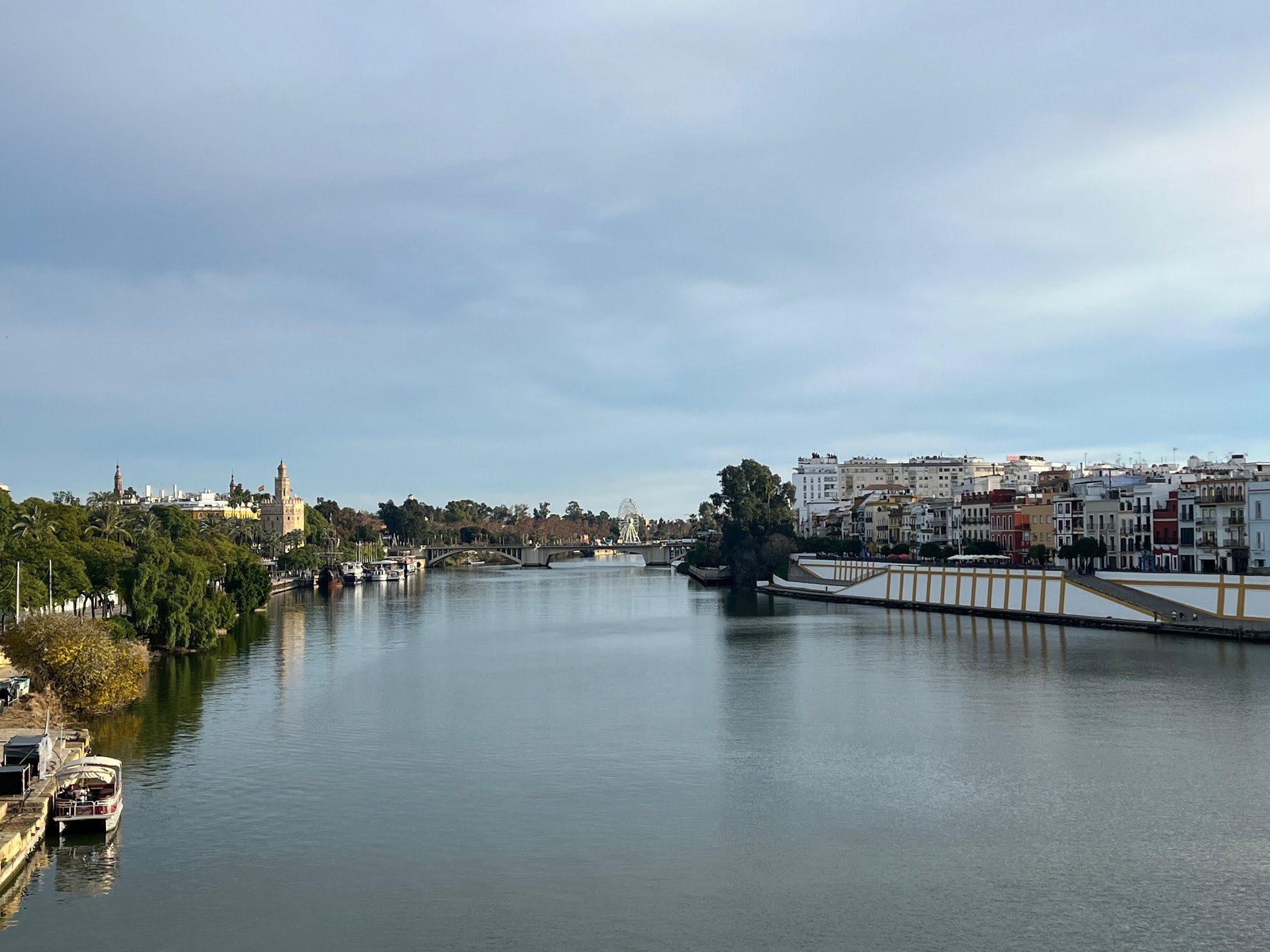 sevilla river and torre