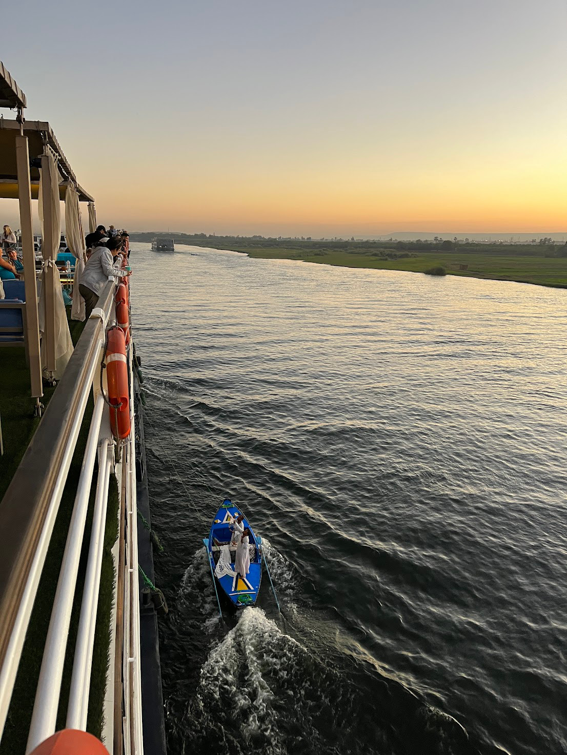 nile cruise boat vender