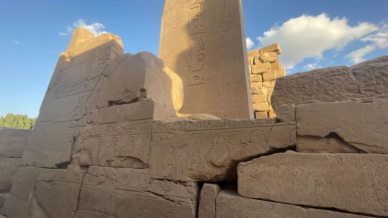 luxor knark queen obelisk covered