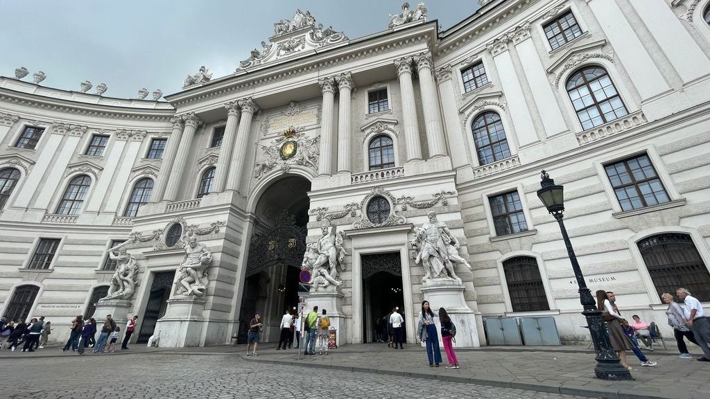 hofburg gate