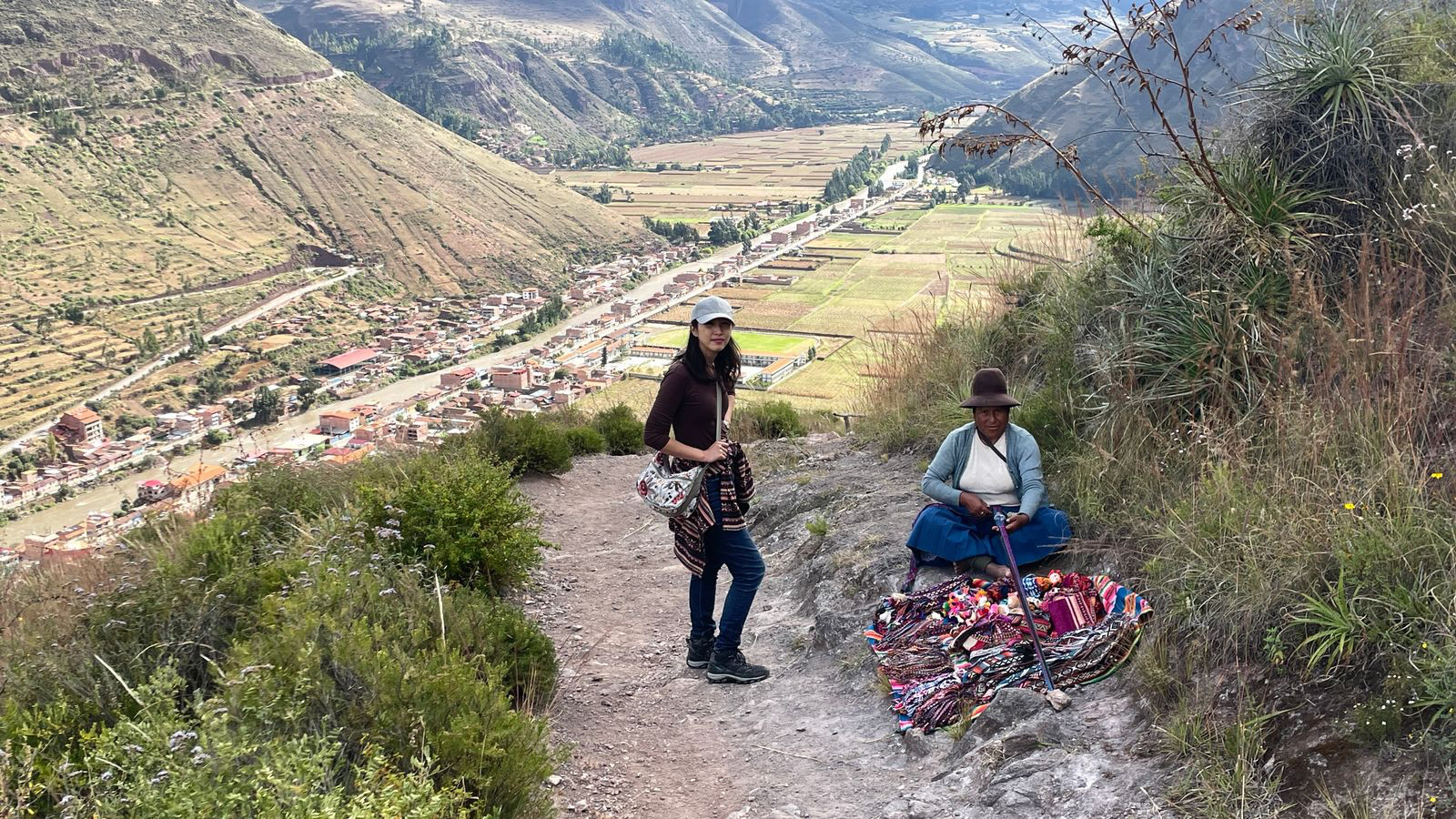 pisac weaving woman