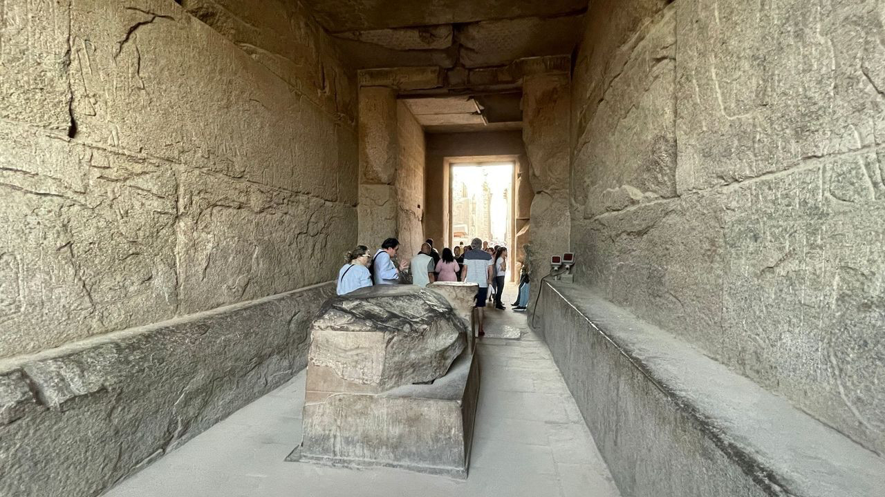 luxor knark statue room