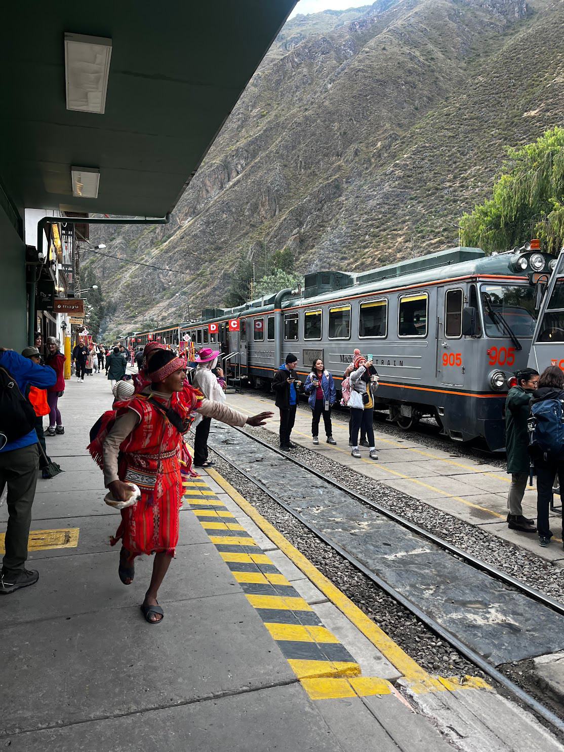 machu picchu train ceremony