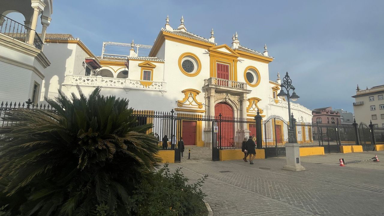 sevilla bullfight arena exterior