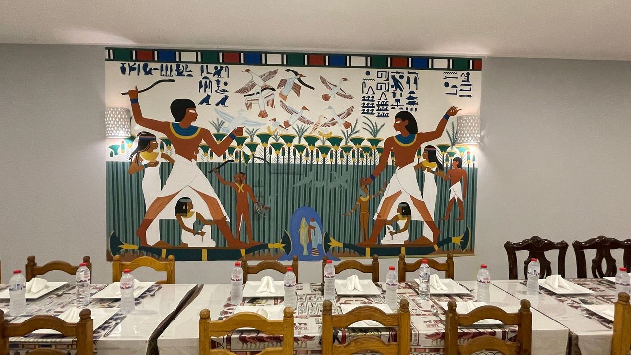 luxor thanksgiving mural