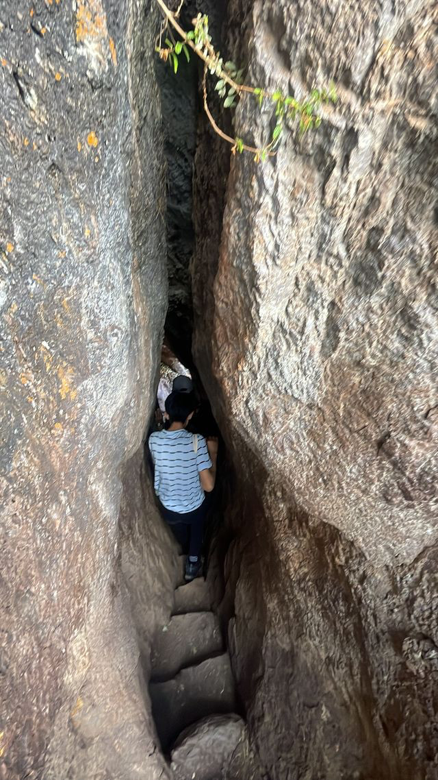 pisac climb through rock