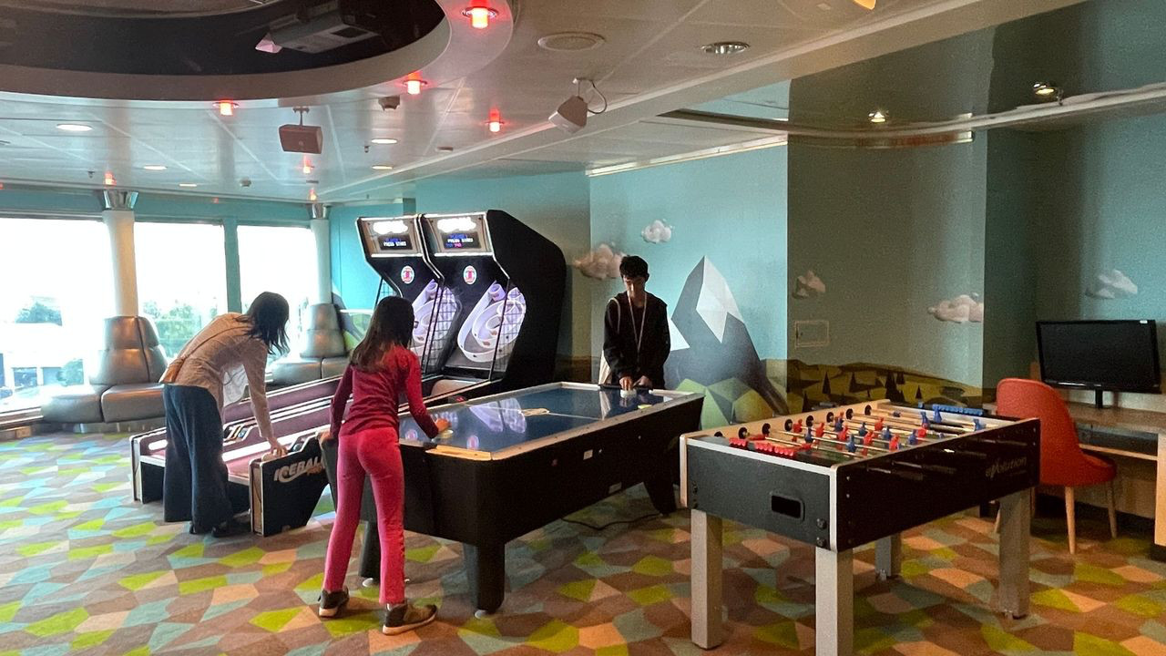 cruise family game room