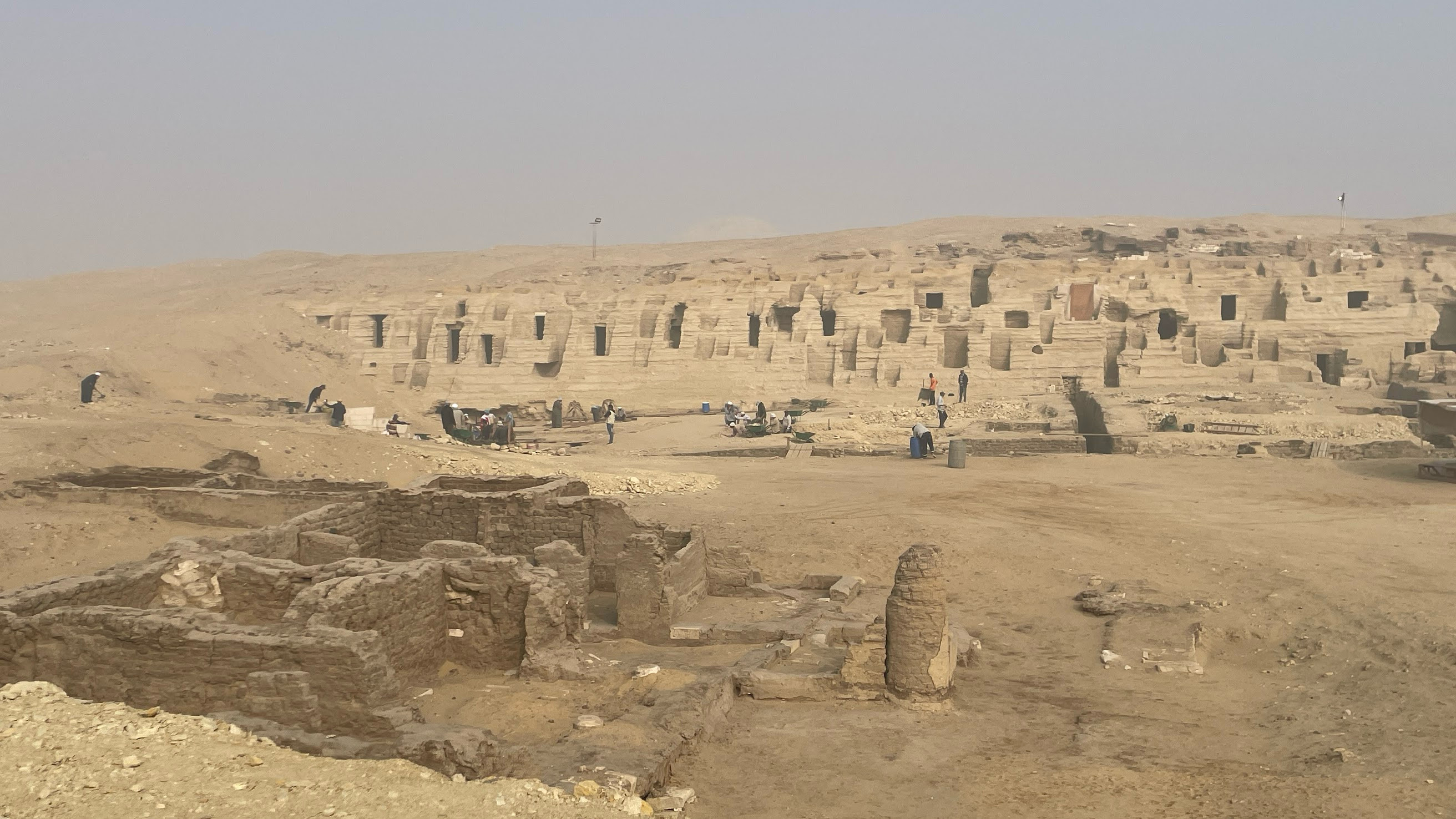 saqqara excavate