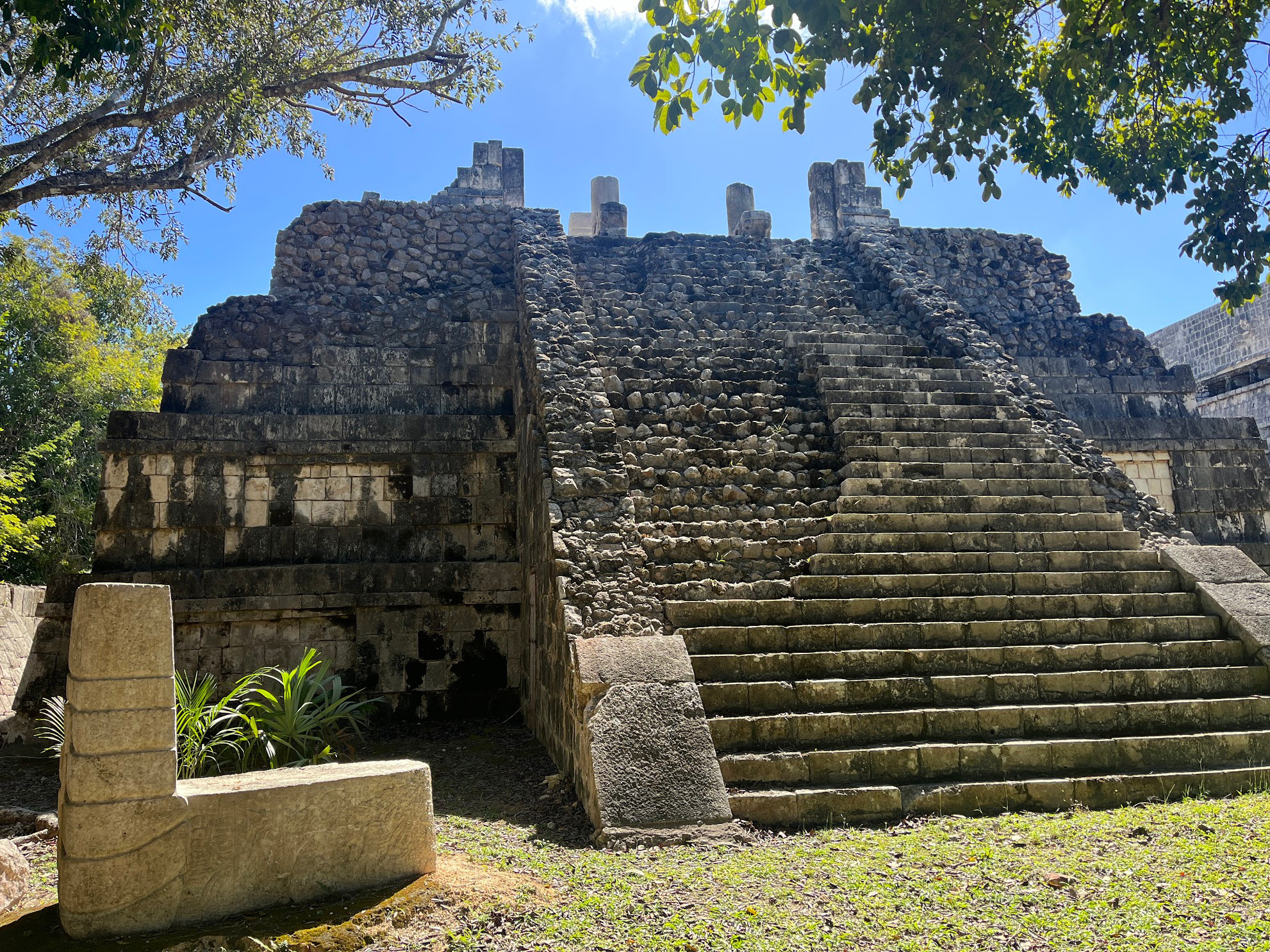 chichen itza small pyramid