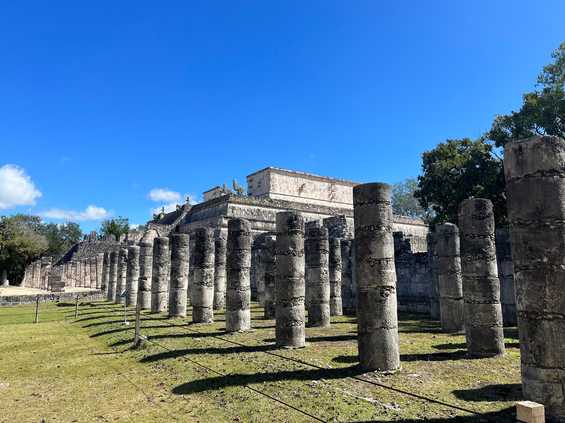 chichen itza columns