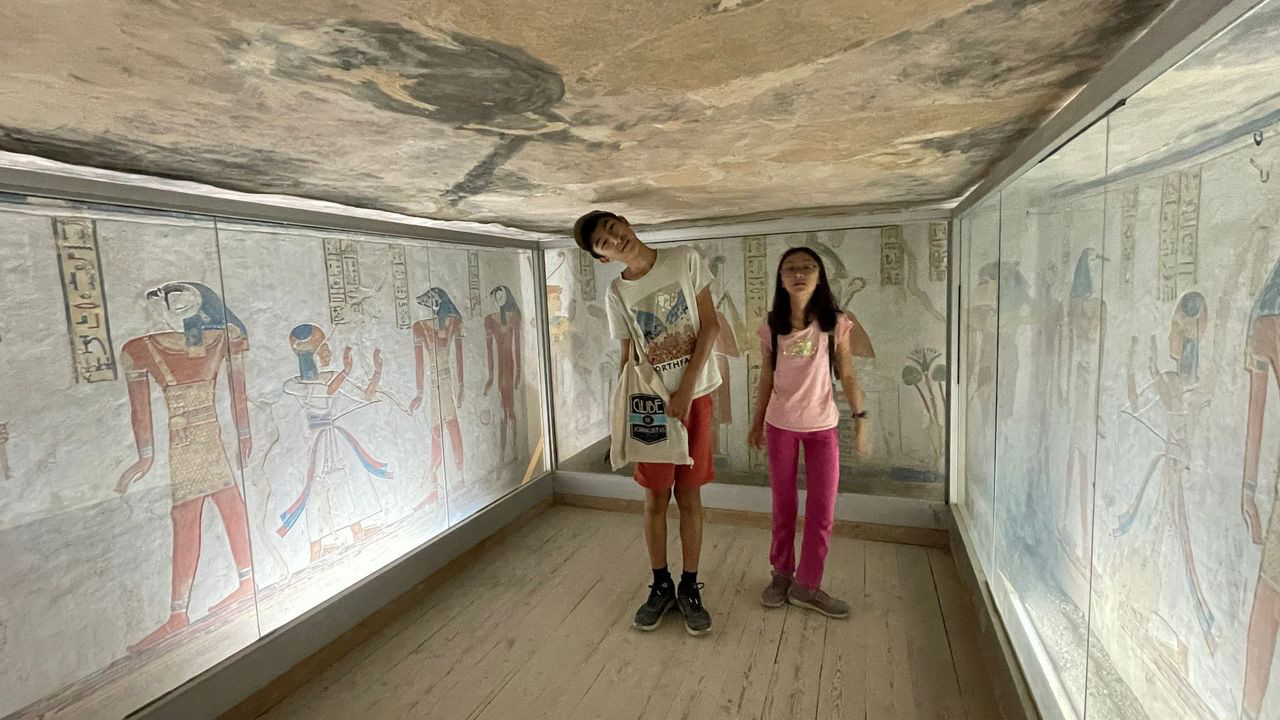 luxor valley of queen interior
