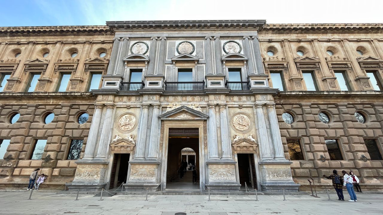 granada alhambra charlie gate