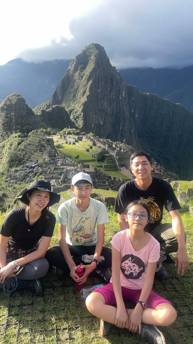 machu picchu family photo