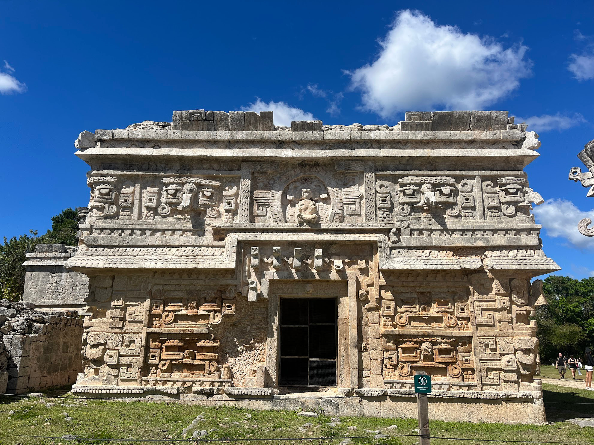 chichen itza nunnery
