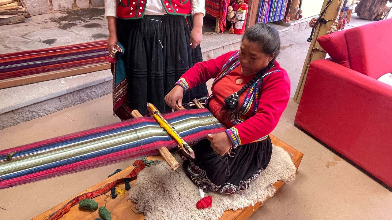 chinchero weaving demo