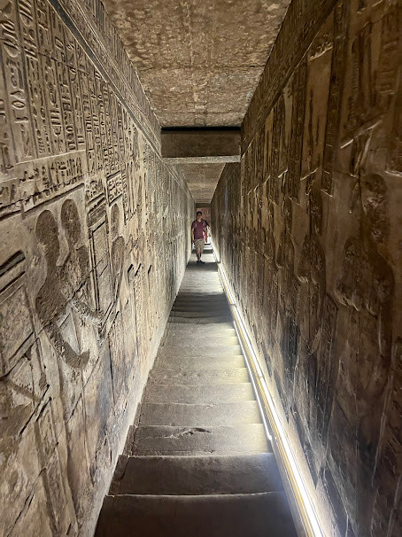 dandera stairs go up