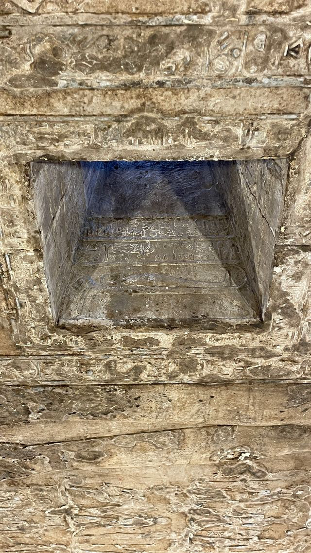 dandera pyramid shadow