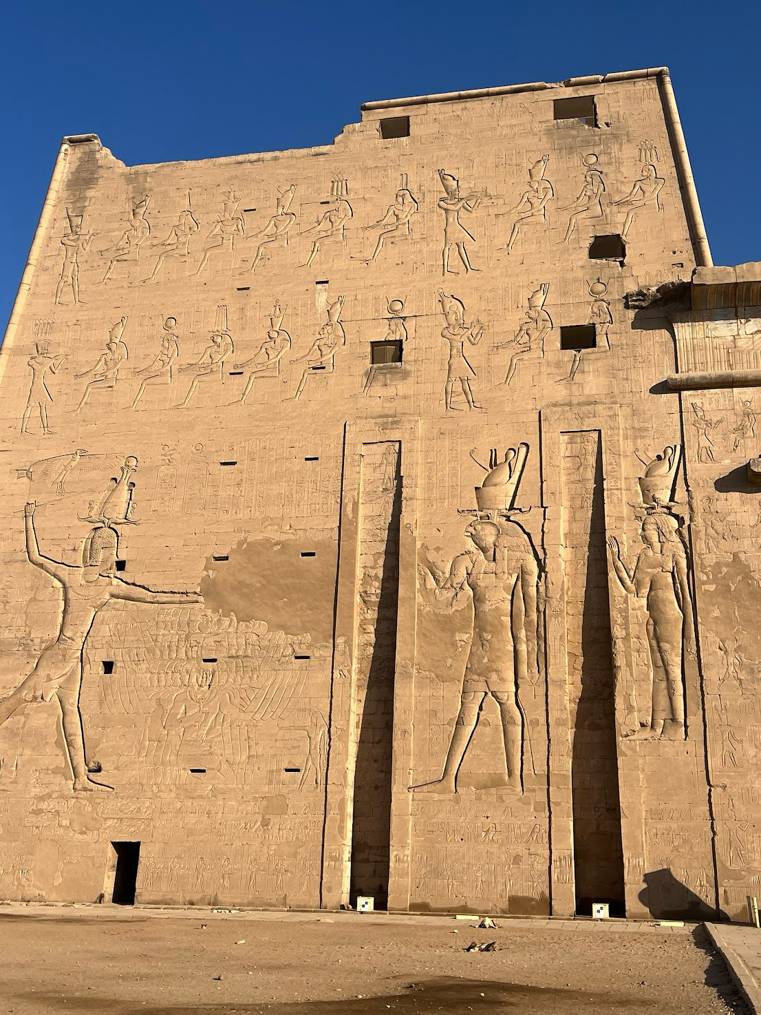 edfu horus fighting