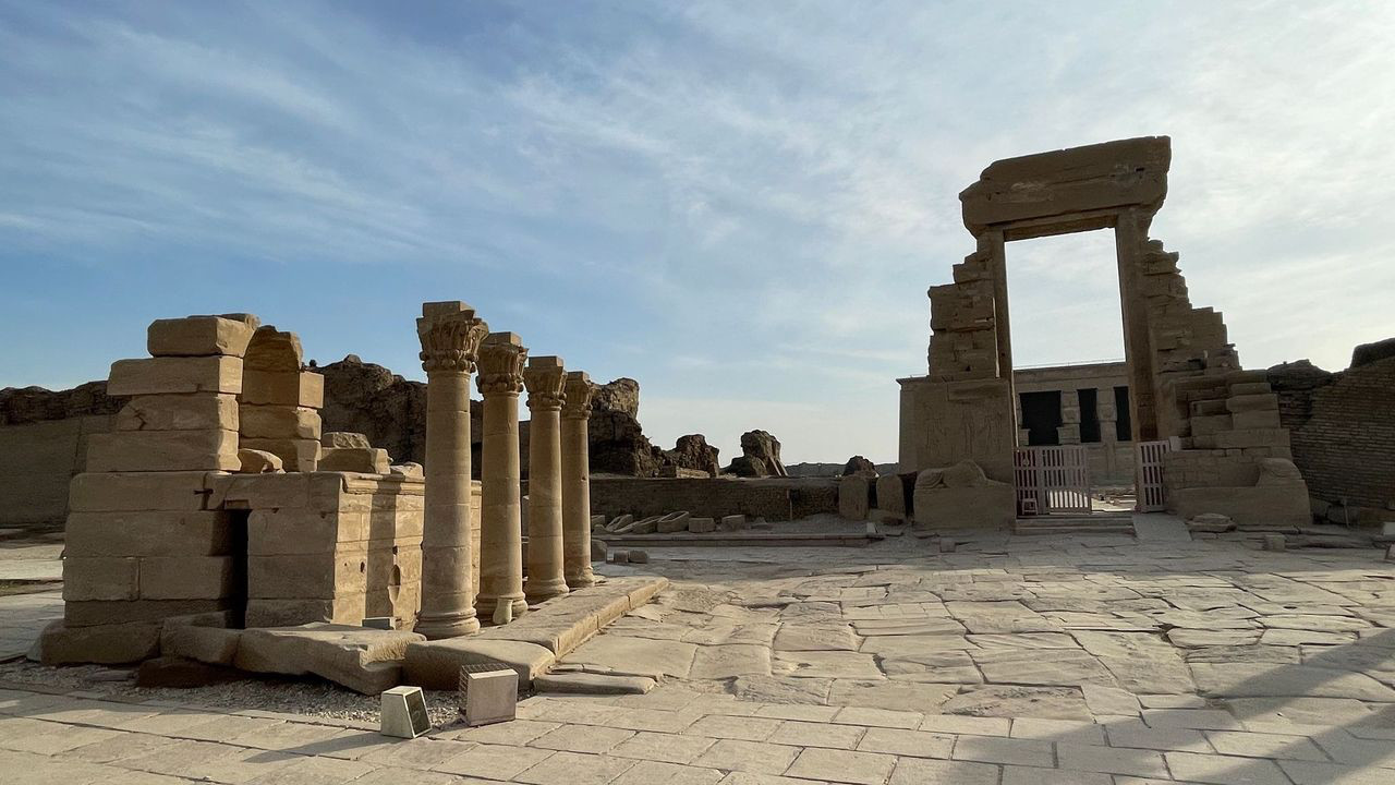 dandera greek temple