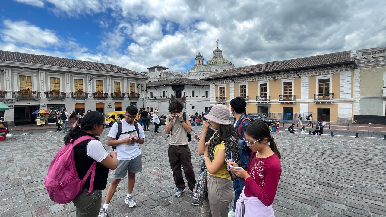quito san francisco plaza tour guide