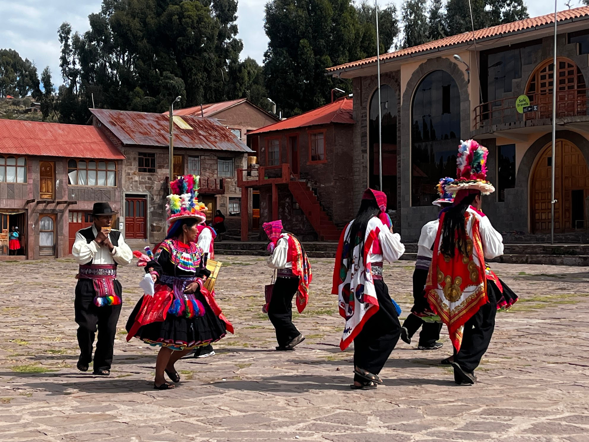 taquile island dance