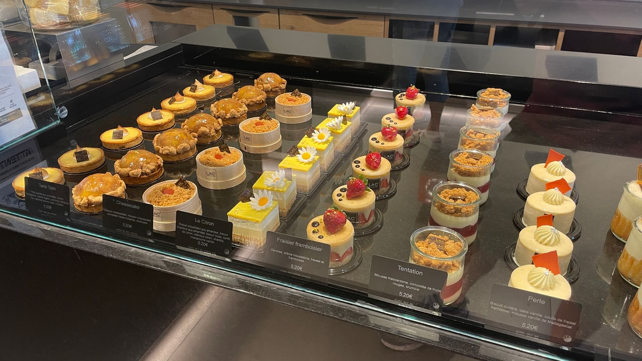 nice dessert window