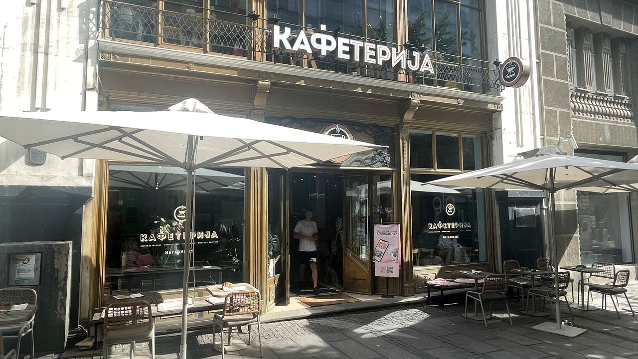 belgrade cafe door