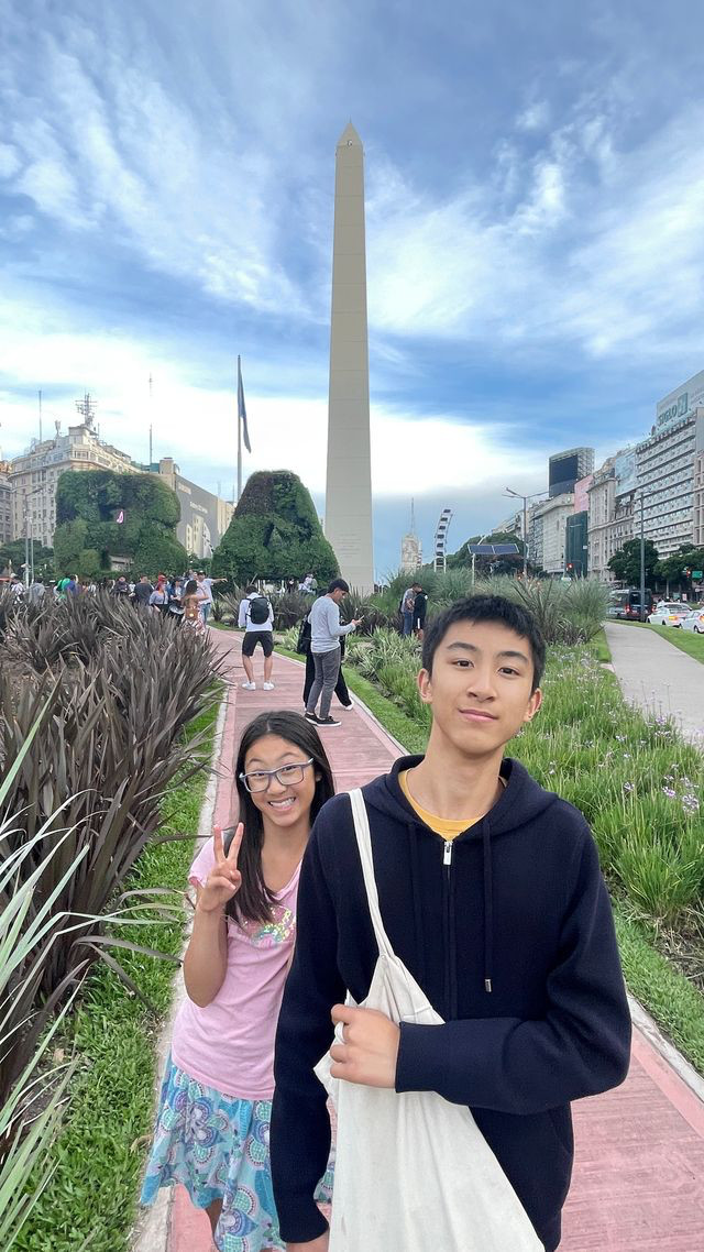 BA kids and obelisk