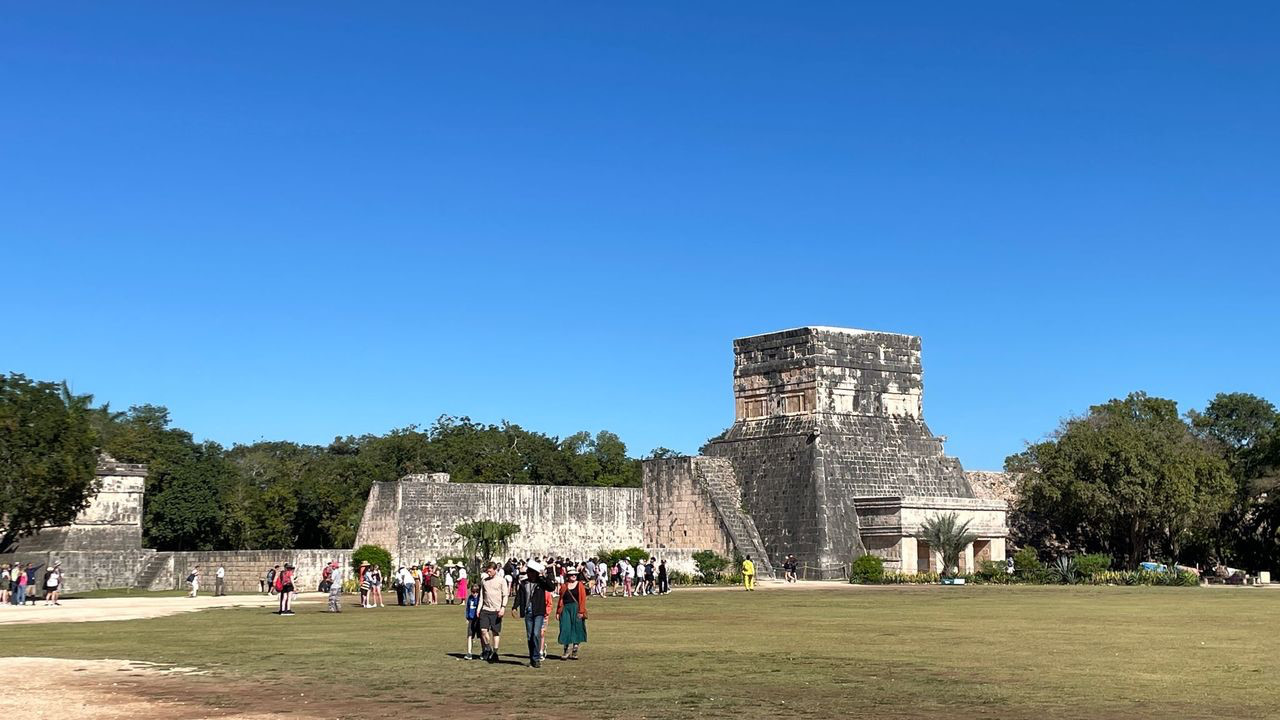chichen itza field
