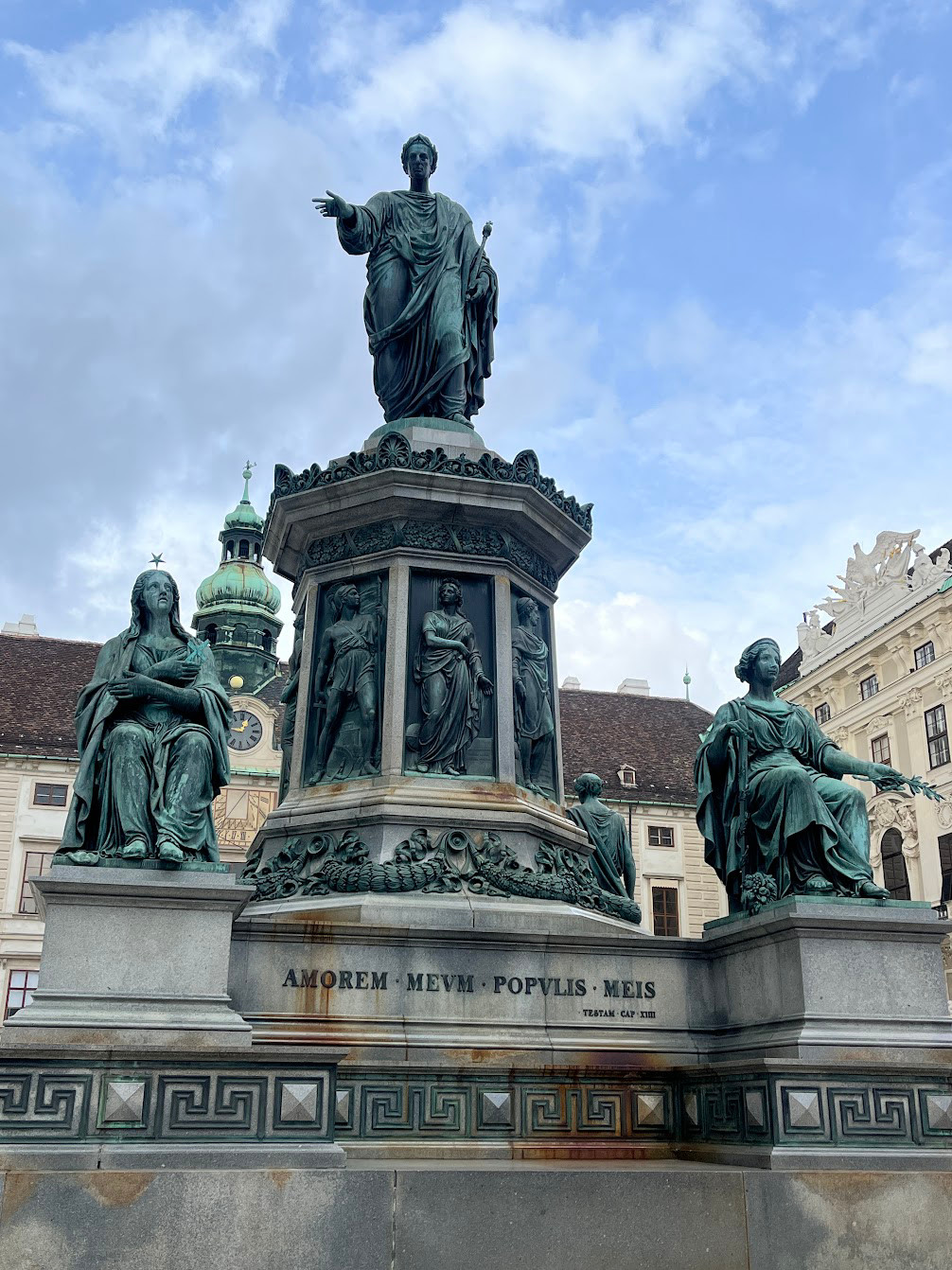 vienna hofburg statue