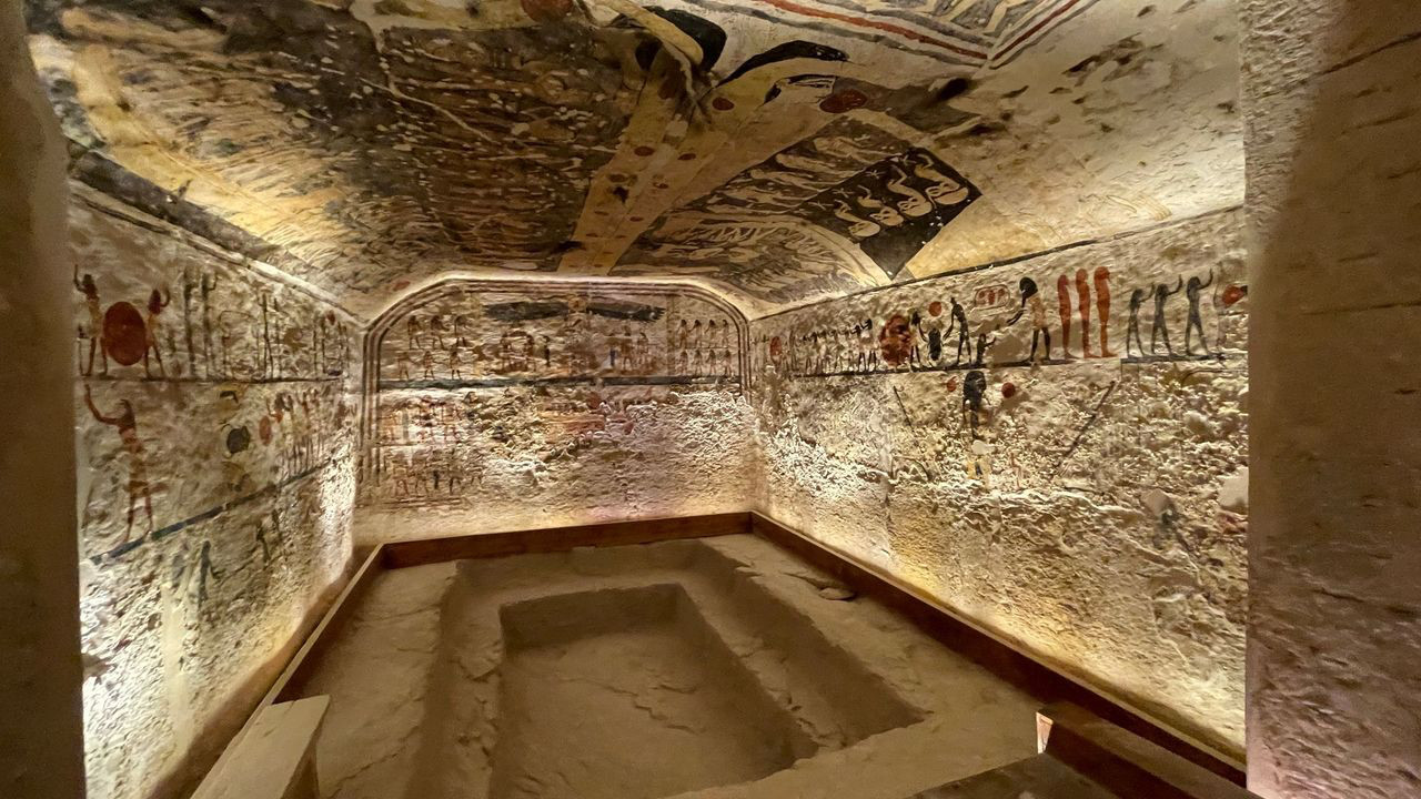 luxor ramesse 9 tomb room