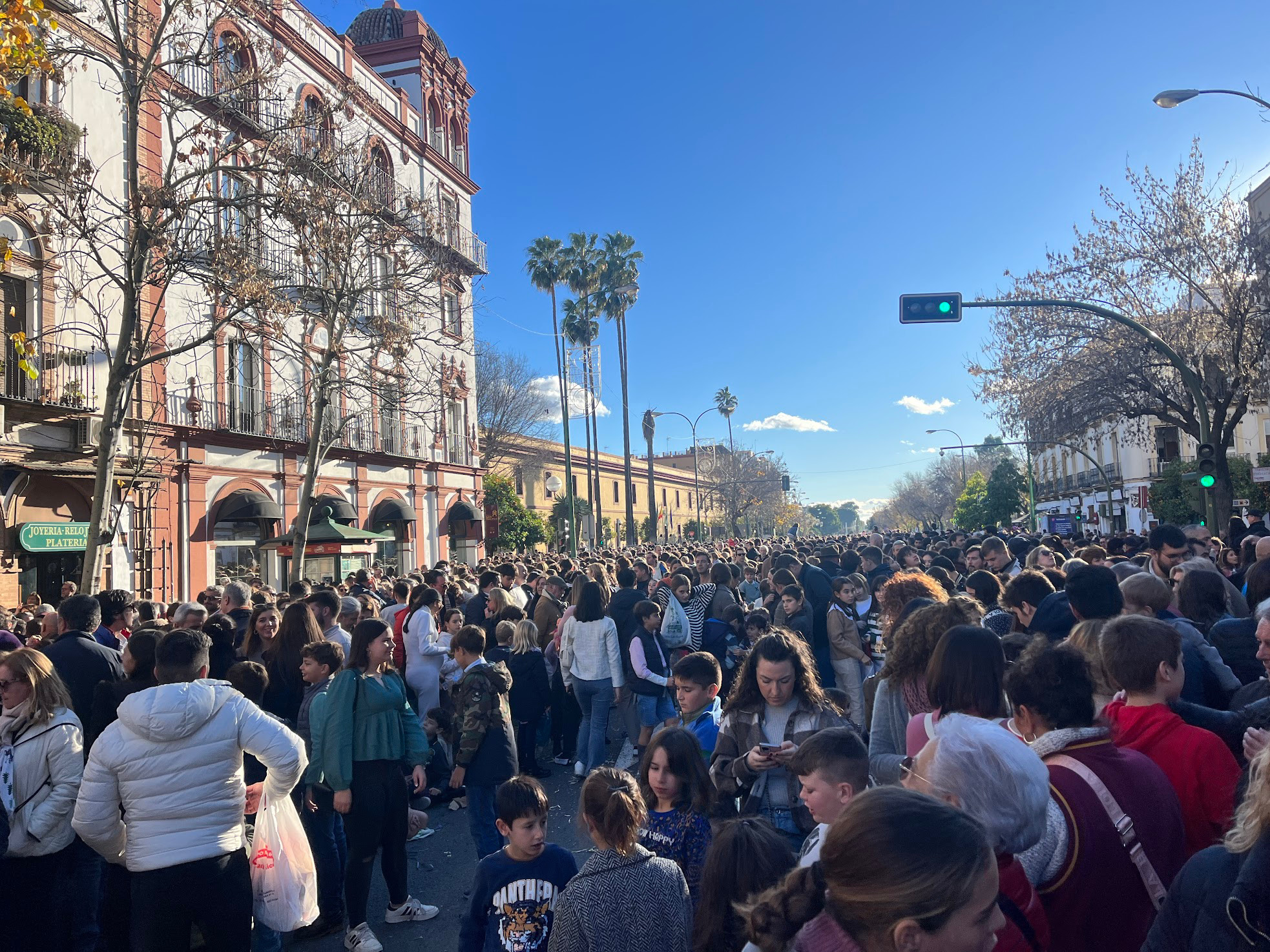 sevilla parade crowd