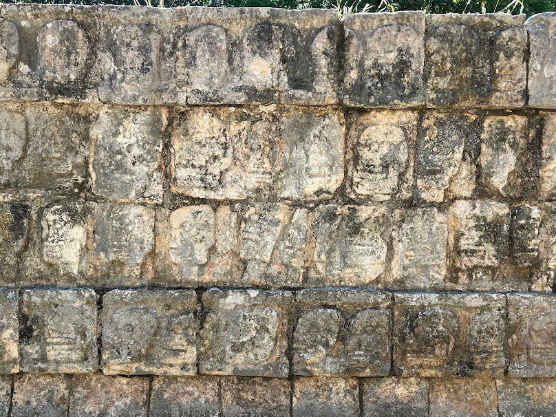 chichen itza skull wall