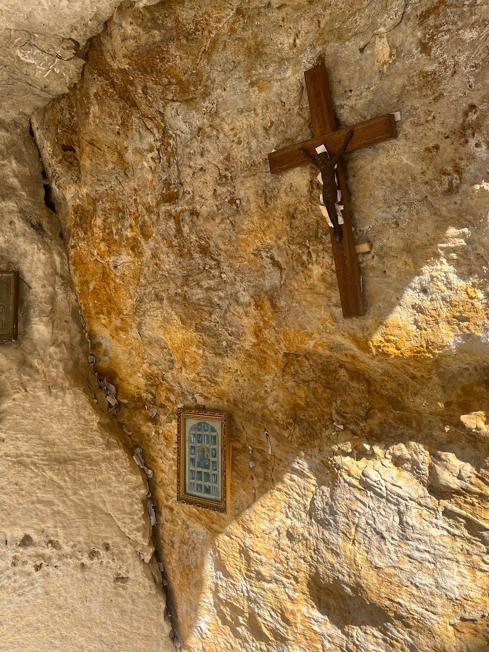 ruse rock monastery notes in rock