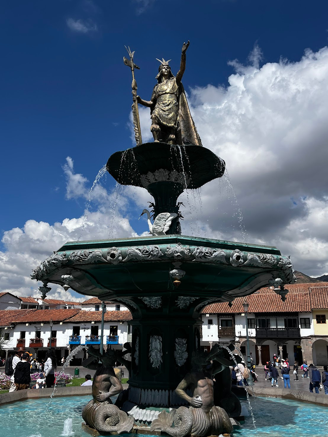 cusco inca king statue